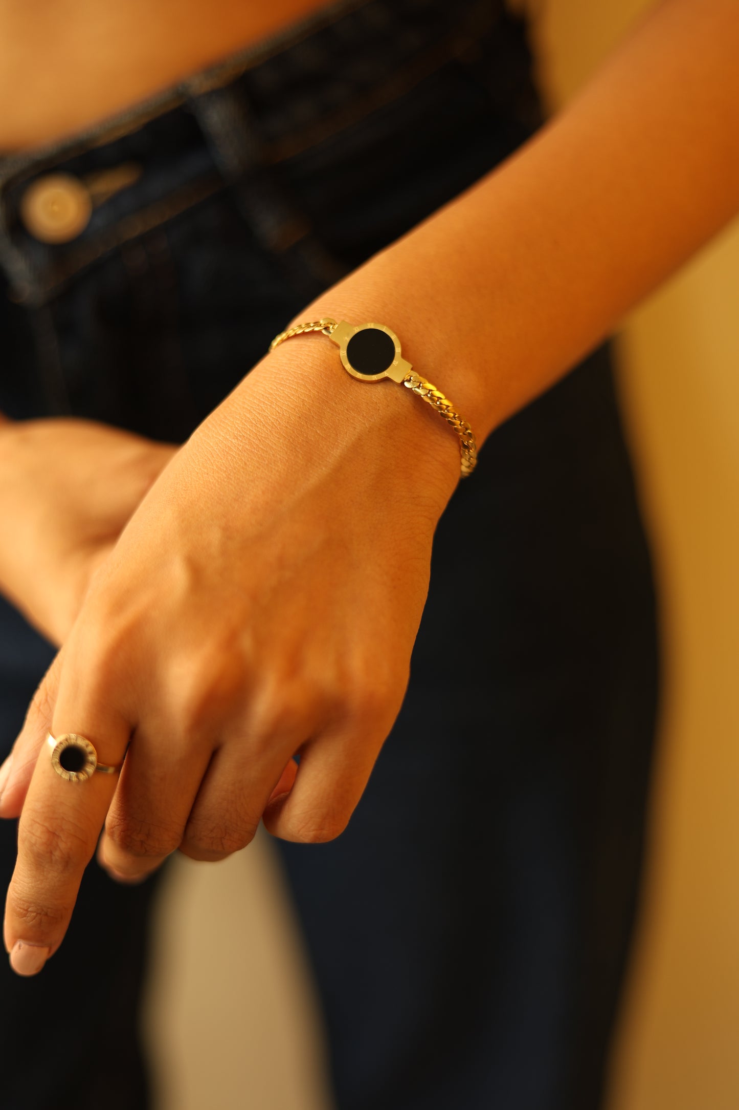 Roman Numeral Black Shell Ring