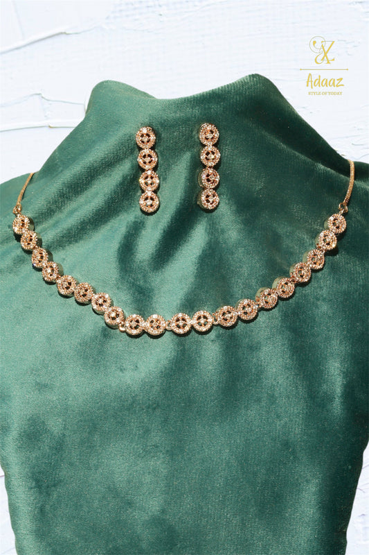 Minimal Small Round Rose Gold-Plated halo Necklace set