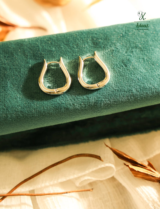 U-Curve Shape Geometric Hoop Hugging Earring - Gold