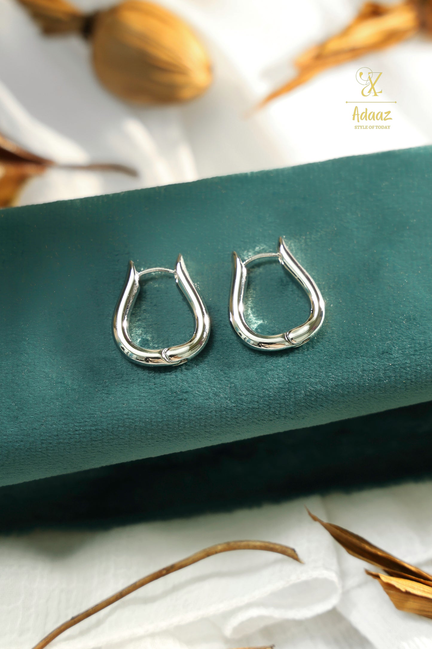 U-Curve Shape Geometric Hoop Hugging Earring - Silver