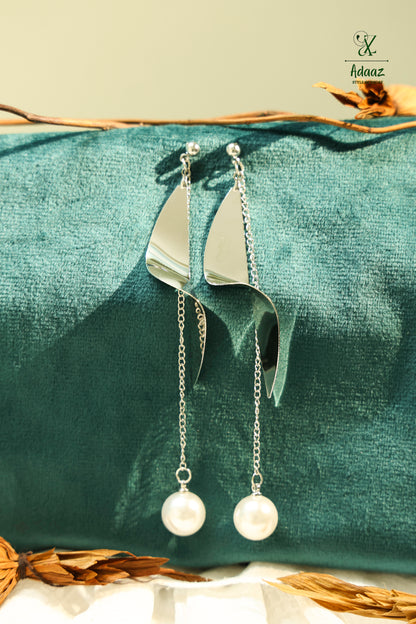 Drop Pearl Thread with a Twist Earring - Gold