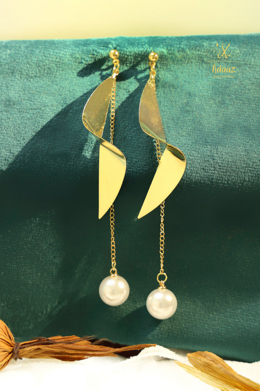 Drop Pearl Thread with a Twist Earring - Gold
