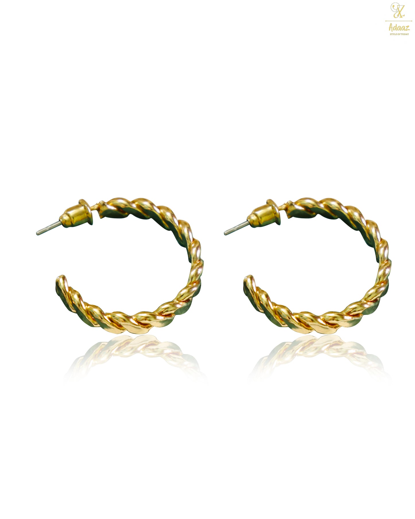 Minimal Twist Hoop Earring